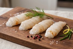 Fresh water prawns / Scampi (Big)-Peeled & Deveined