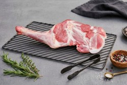 Lamb shoulder-whole uncut